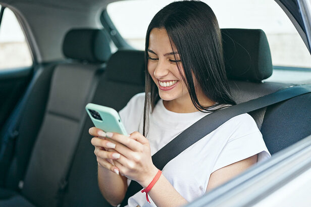 Mobilidade passa a ser usada como ponto de contato entre marcas e consumidores (Crédito: Krakenimages.com/Shutterstock)