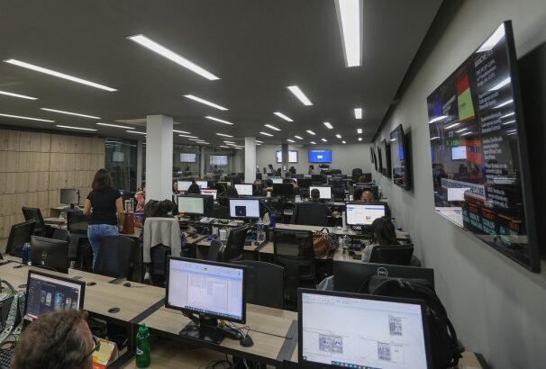 O setor de projetos comerciais atua em branded content multiplataforma e vai além do digital e do impresso, promovendo eventos presenciais com curadoria de conteúdo.