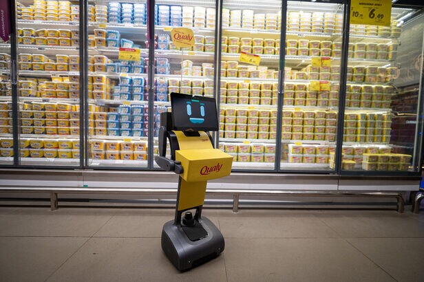 Conheça o Qualyzinho, o Robô OOH da JCDecaux (Crédito: Divulgação)