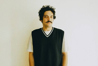 Saigon admite diretor de cena