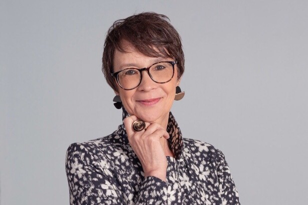 Januária Cristina Alves, jornalista, educomunicadora e especialista em educação midiática (Crédito: Divulgação)