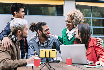 Lei do profissional multimídia: o que muda para agências de influência?