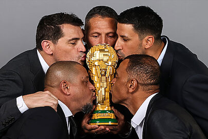 LEGO e FIFA: lendas promovem réplica oficial do troféu da Copa do Mundo 2026