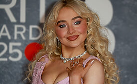 Sabrina Carpenter é uma das estrelas a figurar nas campanhas no intervalo do Super Bowl (Crédito: Fred Duval/Shutterstock)