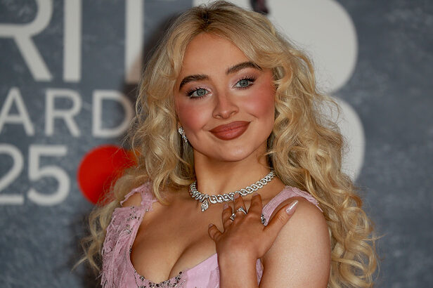 Sabrina Carpenter é uma das estrelas a figurar nas campanhas no intervalo do Super Bowl (Crédito: Fred Duval/Shutterstock)