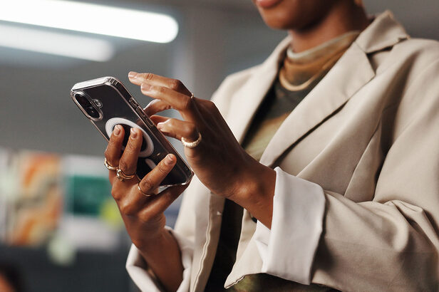 Estudo mostra como CEOs utilizam as redes sociais (Créditos: PeopleImages/Shutterstock)