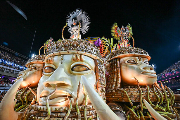 A Globo quer ter sete marcas nas exibições do Carnaval e deve lucrar mais que R$170 milhões com a festa (Crédito: Celso Pupo/Shutterstock)