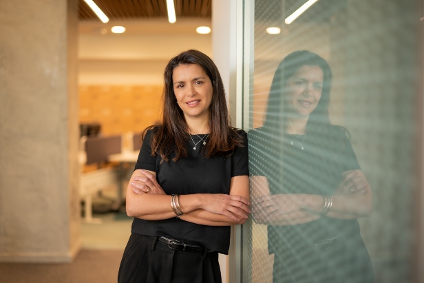 Aline Almeida, gerente de people & organization da Novartis Brasil (Crédito: Divulgação)