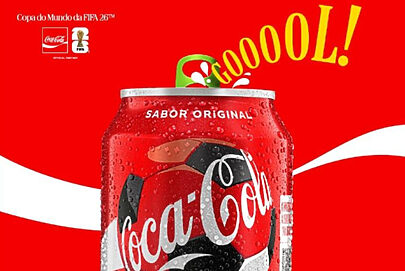Coca-Cola transforma embalagens em passaporte para Copa