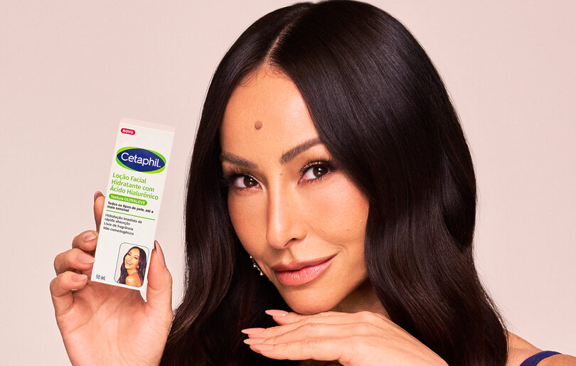 Cetaphil lança loção facial em collab global com Sabrina Sato (Créditos: Divulgação)