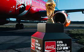 Coca-Cola traz taça da Copa do Mundo Fifa 2026 para o Brasil (Créditos: Divulgação)