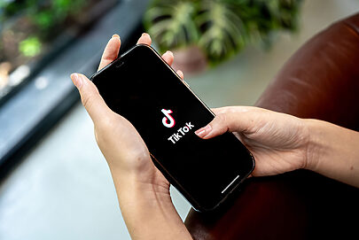 TikTok nos EUA: como o novo algoritmo impacta as marcas?