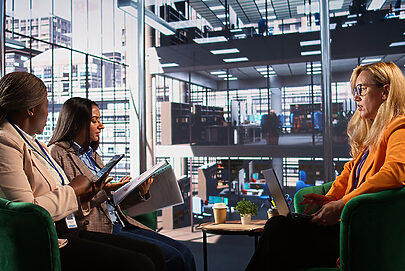 Mulheres enfrentam estagnação na liderança, aponta pesquisa