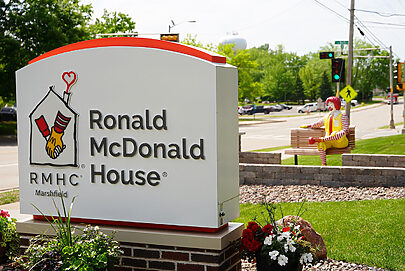 Instituto Ronald McDonald procura agência de publicidade