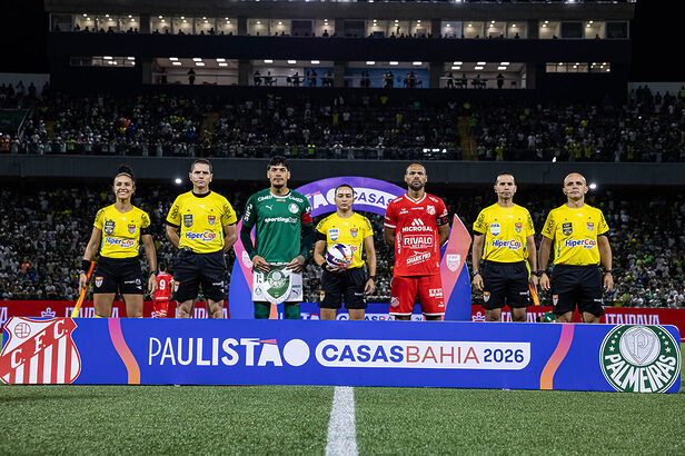 Gustavo Gomez disse que estava precisando de uma fritadeira durante ação da Casas Bahia na semifinal do Paulista (Crédito: Jhony Inacio/Ag.Paulistão/Sua Foto No Jogo)
