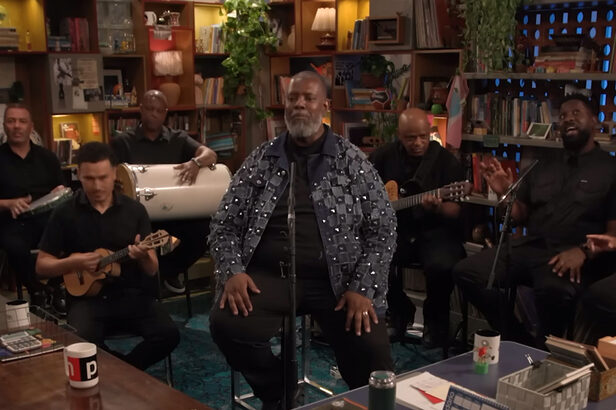 Péricles foi uma das atrações do Tiny Desk Brasil em 2025 (Crédito: Divulgação)