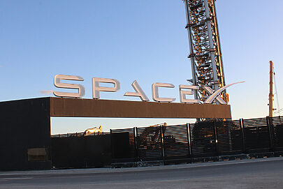 Elon Musk promove fusão entre SpaceX e xAI