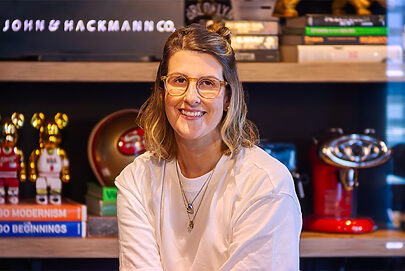 John & Hackmann Co. contrata executiva de contas