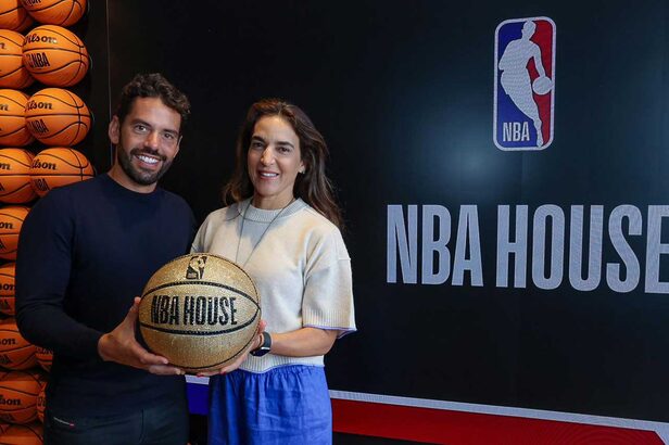 Bernardo Dinardi, CEO e fundador da TM1, e Niva de Mello, diretora de eventos da NBA para América Latina e Canadá (Crédito: Divulgação / NBA)
