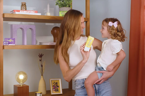 Vídeo de Buscopan Pediátrico precisou ser alterado para retirar cena em que uma criança dizia o nome do produto