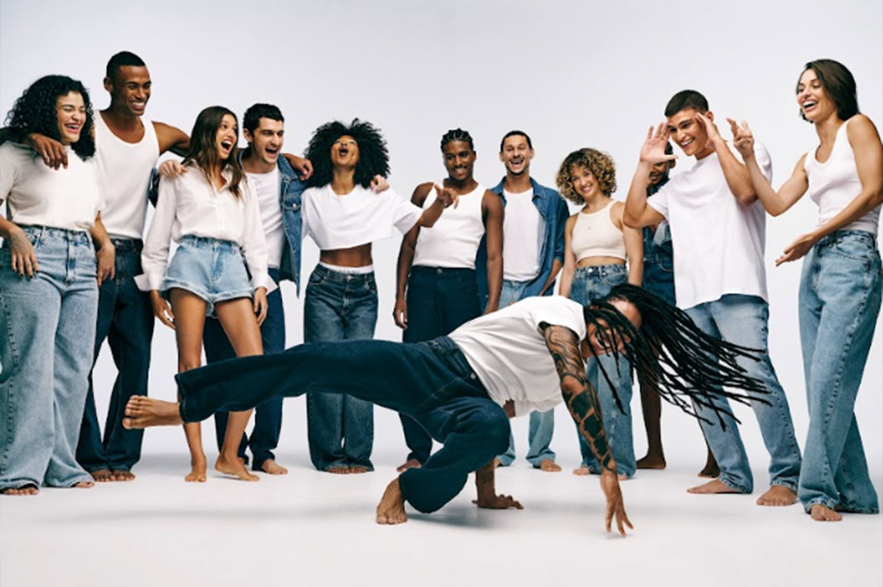 Hering reforça jeans com clipe ao som de Claudinho & Buchecha