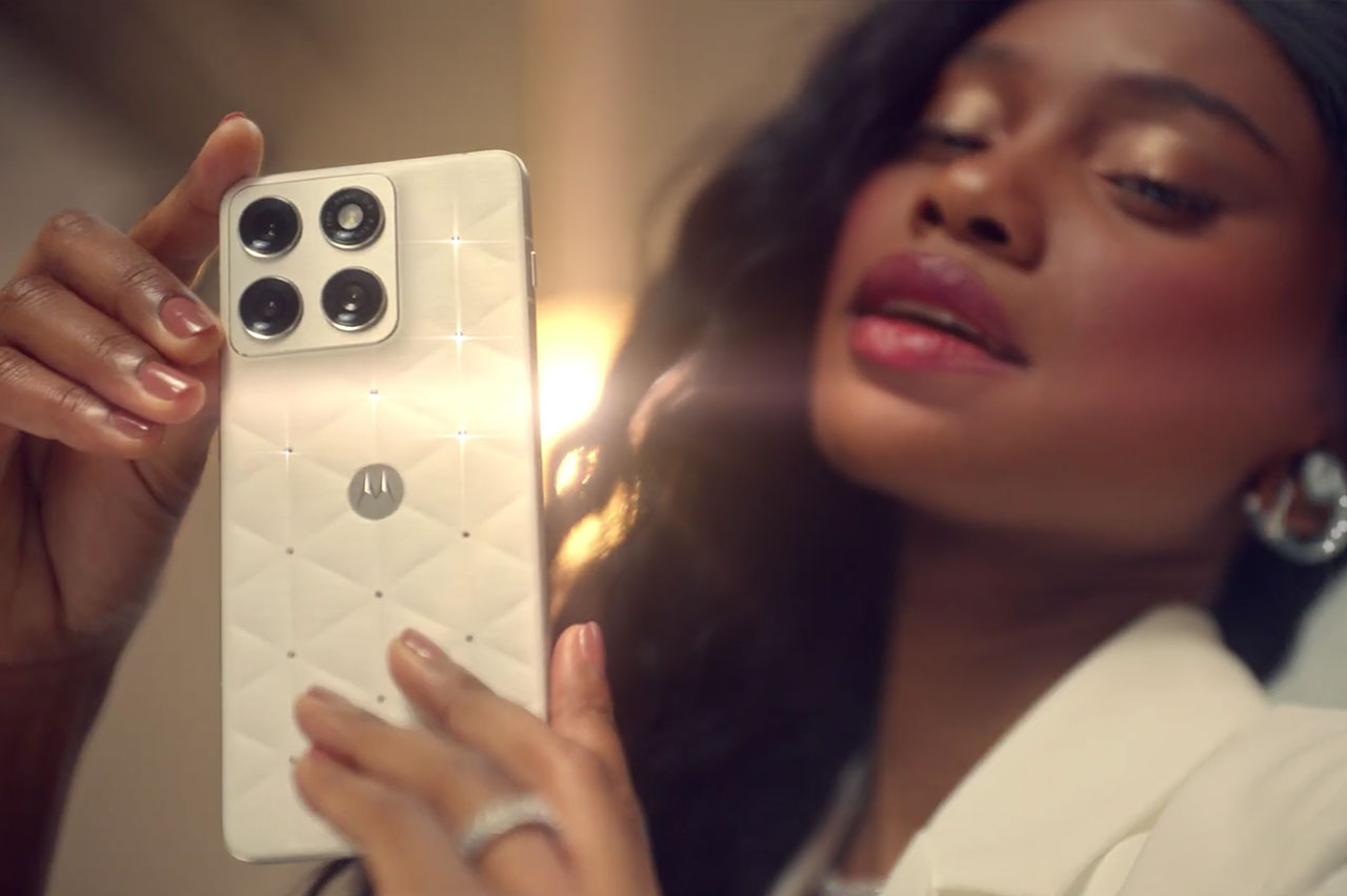 Motorola une futebol e moda em campanha do novo Edge 70