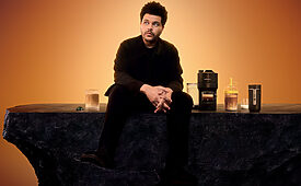 Coleção SAMRA Origins marca colaboração da Nespresso com The Weeknd (Créditos: Divulgação)