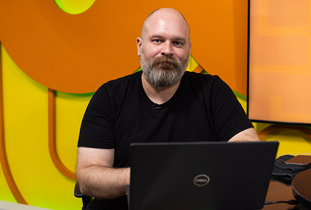 Chico Barney compõe o time de colunistas do UOL, que busca formar comunidades em torno de suas vozes e ampliar a recorrência na plataforma