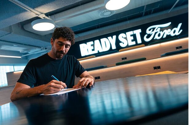 Ford convoca Yago Dora, campeão mundial de surfe, para seu time de embaixadores (Crédito: Divulgação)