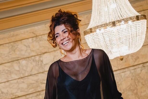 Geane Albuquerque, atriz de Elisângela em O Agente Secreto (Crédito: Divulgação)