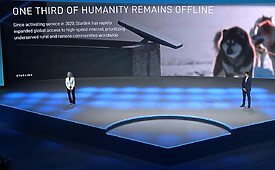 Gwynne Shotwell e Michael Nicolls, da SpaceX