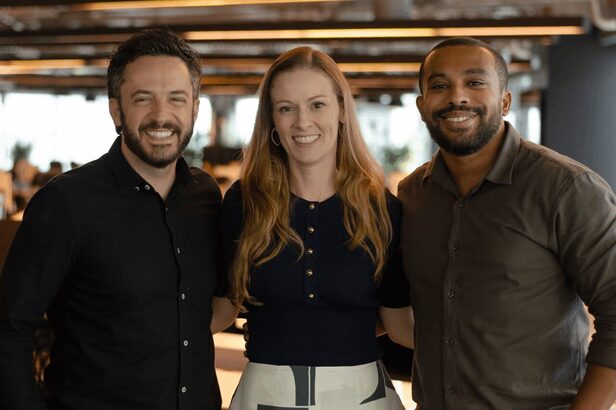 Marco Sinatura (CSIO), Camila Costa (CEO) e Marlon Faria (diretor de influência) da iD\TBWA - creator economy