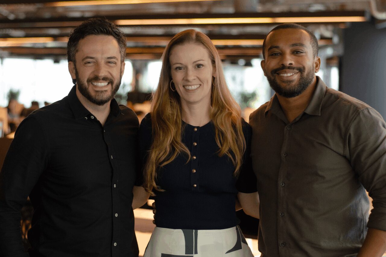 Marco Sinatura (CSIO), Camila Costa (CEO) e Marlon Faria (diretor de influência) da iD\TBWA