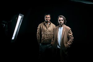 Lucas Sfair e Henrique Tanji, fundadores da Bumblebeat - produtora de som