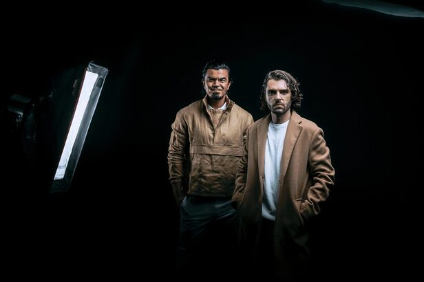 Lucas Sfair e Henrique Tanji, fundadores da Bumblebeat - produtora de som 