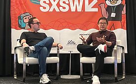 Fundador da Sources, Alex Heath, entrevistou Yong-Yi Zhu, vice-presidente de business operations, estratégia e compliance da Tecent, no SXSW 2026 (Crédito: Thaís Monteiro)