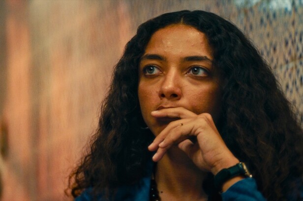 Alice Carvalho, atriz que interpreta Fátima Nascimento em O Agente Secreto (Crédito: Divulgação/CinemasScopio)