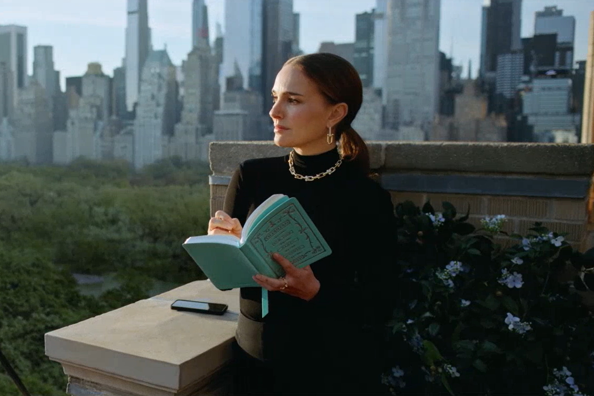 Tiffany & Co. lança campanha global com Natalie Portman