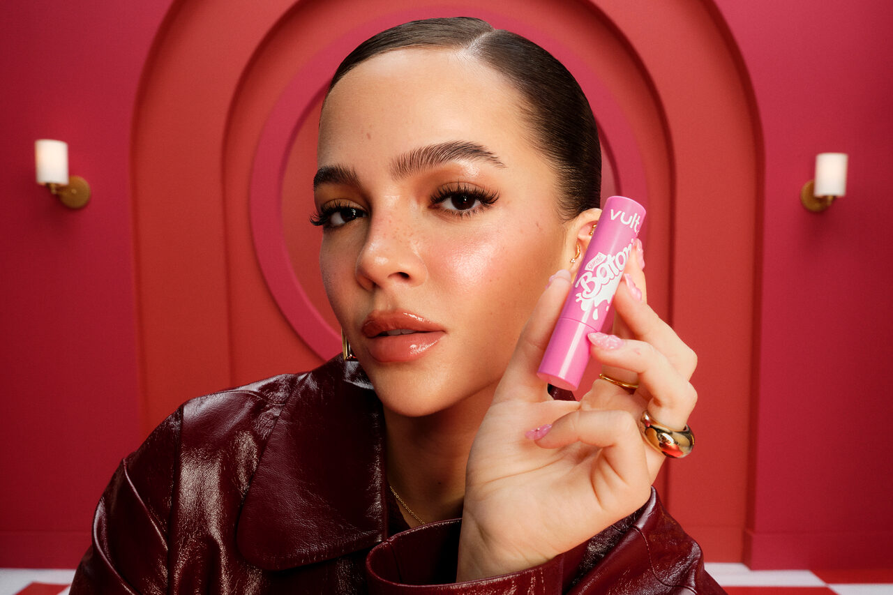 Mel Maia é a nova Beauty Voice de Vult para maquiagens