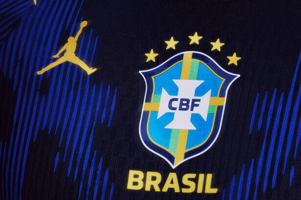 Camisa reserva da seleção brasileira marca a primeira parceria da Jordan Brand, Nike e CBF (Créditos: Divulgação/Jordan/Nike)