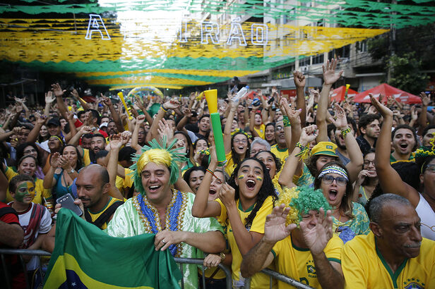 Metade dos brasileiros pretende usar o YouTube para acompanhar os jogos da Seleção em 2026. (Crédito: focus pix/shutterstock)