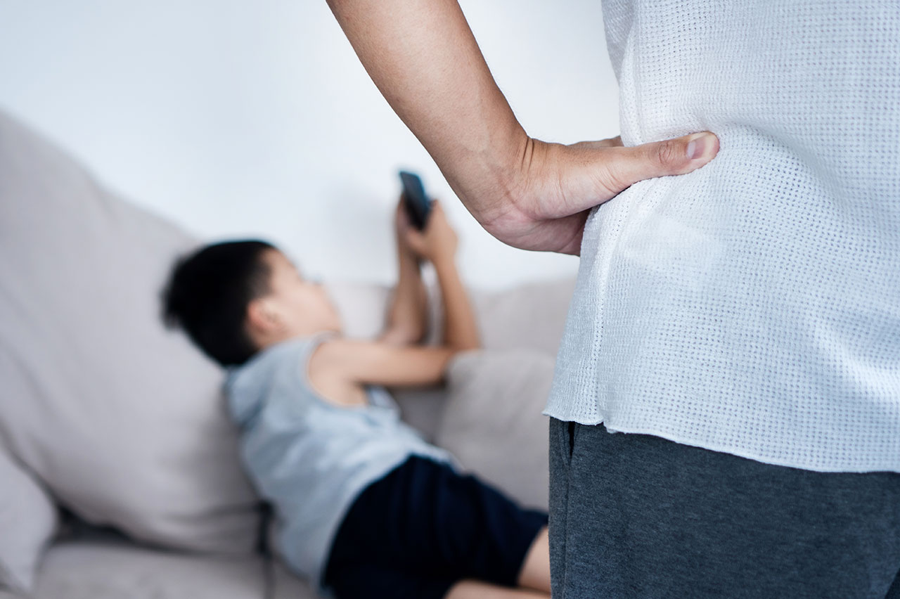 Pais e filhos divergem sobre proibição de rede sociais, diz estudo