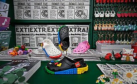 Crocs Lego