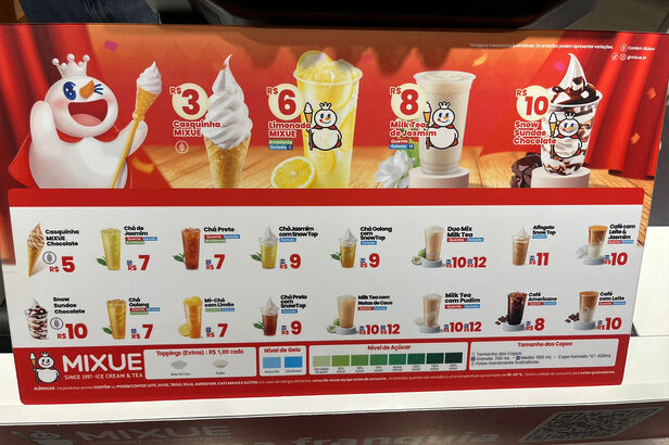 Cardápio da primeira unidade brasileira da Mixue (Créditos: Larissa Santiago)