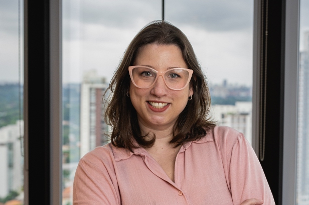 Mariana Lorencinho, líder de políticas públicas pelo cuidado com a saúde das mamas no Instituto Natura (Crédito: Divulgação/Instituto Natura)