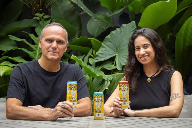 Bernardo Paiva e Carolina Bassili, CEO e Diretora de Marketing da Machu Picchu Energy, marca que une erva-mate, maca peruana e propósito social. (Crédito: Divulgação)