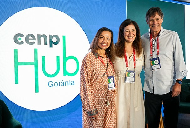 Regina Augusto (Diretora Executiva do Cenp), Melissa Vogel (Presidente do Cenp) e Roberto Tourinho (Vice-Presidente do Cenp). Foto: @maquinadafoto