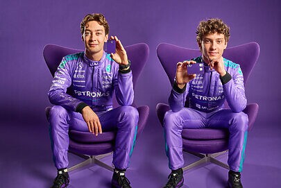 Nubank colore macacões da Mercedes no GP de Miami