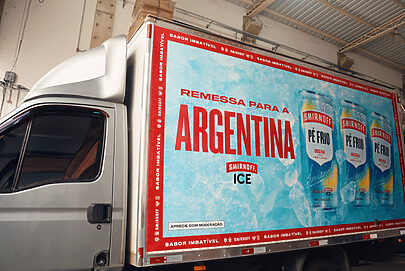 Smirnoff Ice “leva” latas “Pé Frio” à Argentina