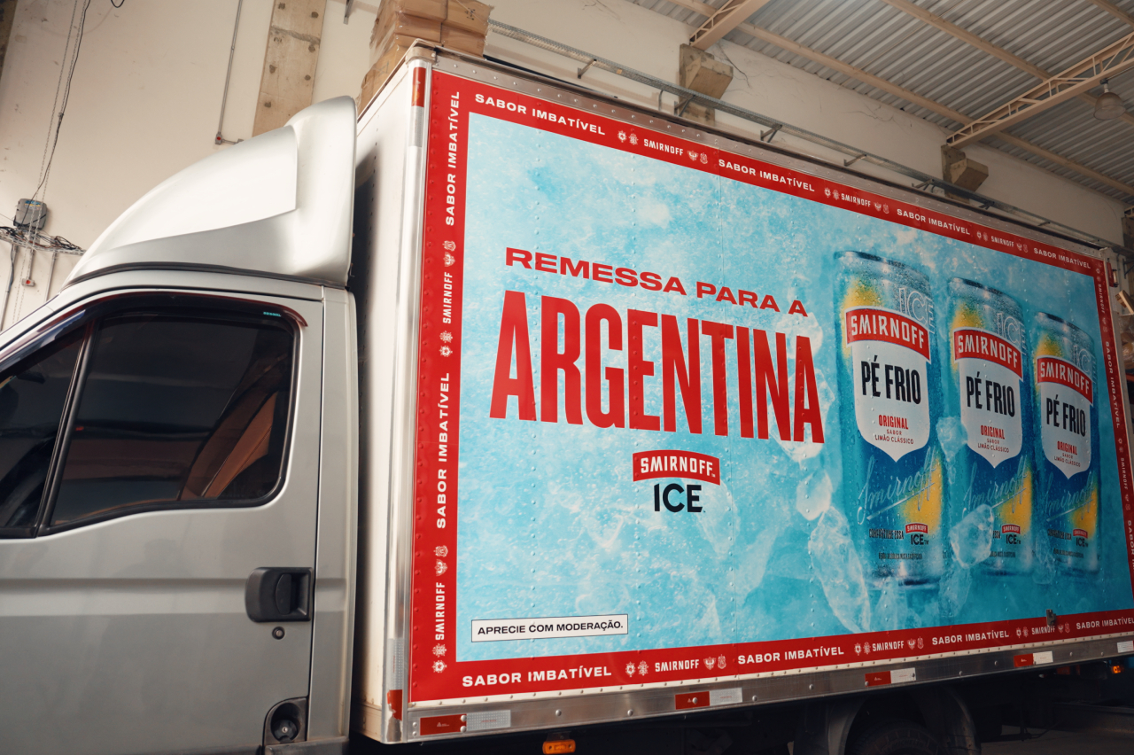 Smirnoff Ice “leva” latas “Pé Frio” à Argentina
